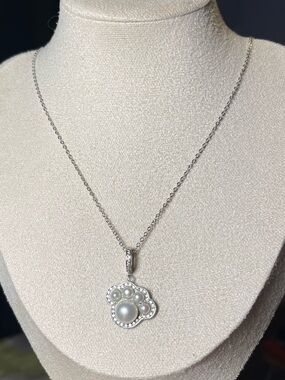 Freshwater Pearl Paw Pendant Necklace - Silver tone